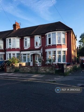 5 bedroom semi-detached house to rent - Photo 3