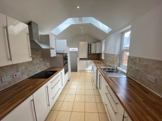 6 bedroom maisonette to rent - Photo 1