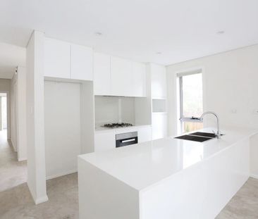 Spacious Modern Duplex in Prime Eastwood Location - Photo 4