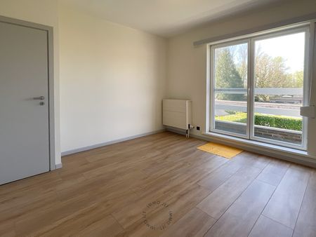 Instapklaar, energiezuinig appartement met 2 slaapkamers en garage - Photo 2