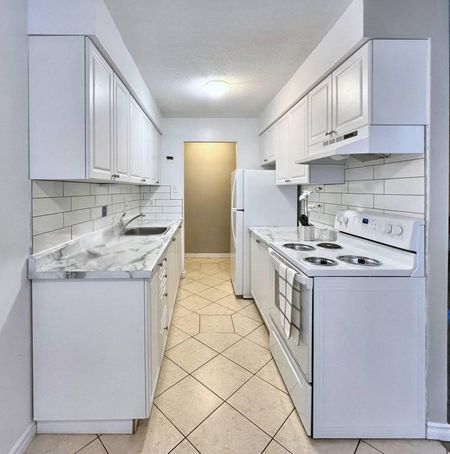 Westwood Garden Apartments - ALL INCLUSIVE - Photo 4