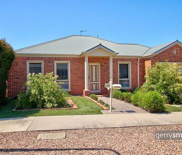 CLASSY TOWNHOUSE in WEIR PARK - Photo 1