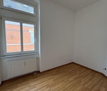 Charmante Drei-Raum-Wohnung mit Balkon in Zwickau - Photo 3