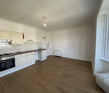Bedsit to rent - Photo 4