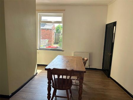 2 bedroom end of terrace house to rent - Photo 2