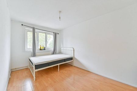 3 bedroom flat to rent - Photo 4