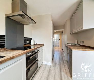 West Thorpe, Barstable, Basildon, SS14 - Photo 1
