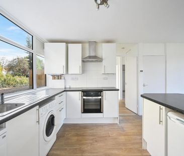 3 bedroom flat to rent - Photo 2