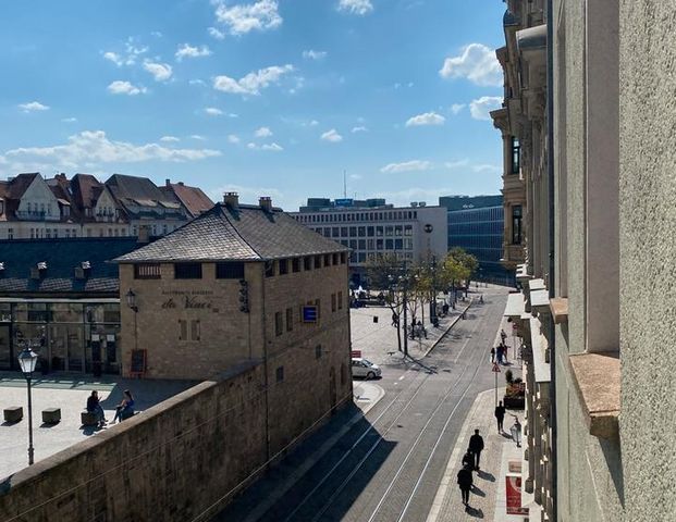 Zentraler geht es nicht - 4-Raumwohnung inklusive Einbauküche im Herzen von Halle!!! - Foto 1