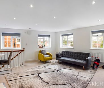 2 bedroom Maisonette - High Street, Welwyn - Photo 1