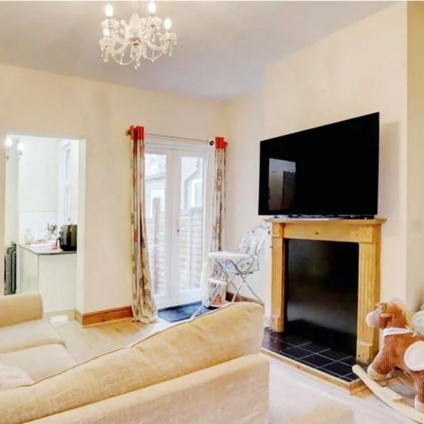 2 bedroom terraced house to rent - Photo 1