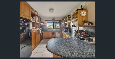 Family Living in Mareeba - Photo 4