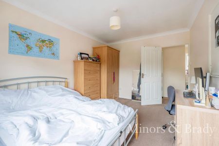 4 bedroom terraced house to rent - Photo 5