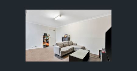 Move in before Christmas !! - Photo 2