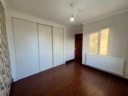 3 bedroom end of terrace house to rent - Photo 3