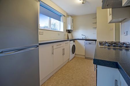 A ground floor two bedroom apartment with off street parking, garage and communal gardens, ideally located close to the Cambridge science park, Cambridge North train station and access to the A14. - Photo 2