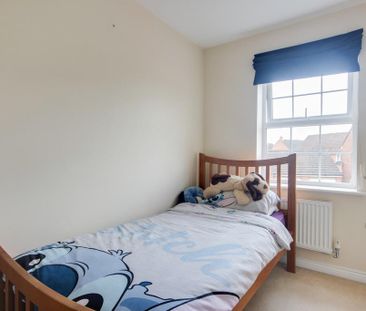 4 bedroom end of terrace house to rent - Photo 3