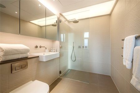 Stunning One Bedroom Apartment in an Iconic Development - Photo 5