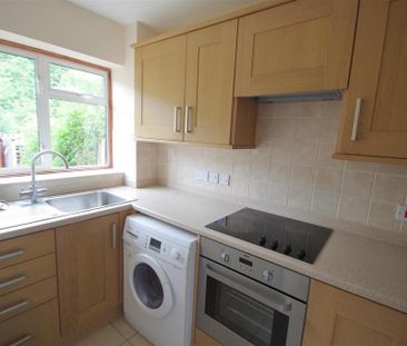 2 bedroom end of terrace house to rent - Photo 3