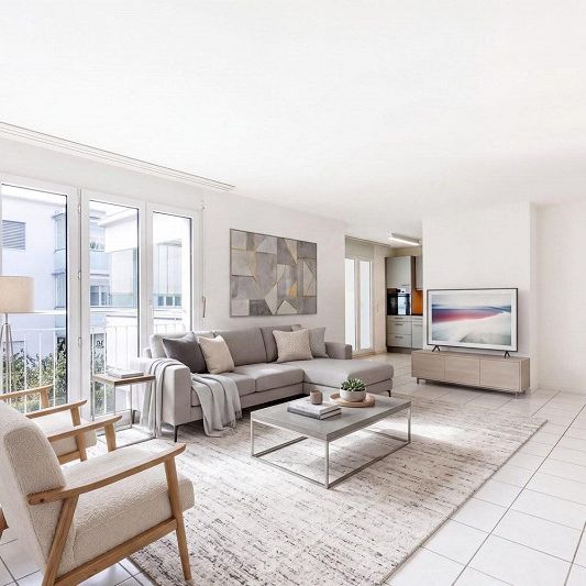 Attraktive 3.5 Zimmerwohnung mit verglastem Balkon - Foto 1