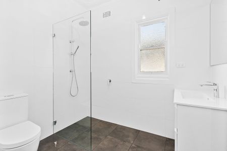 Renovated period home - Photo 5