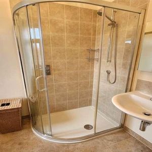 St. Huberts Close, Gerrards Cross, SL9 - Photo 2