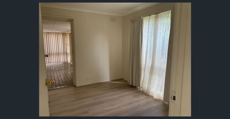 21 Chelmsford Way, Melton West - A Welcoming Family Home - Photo 3