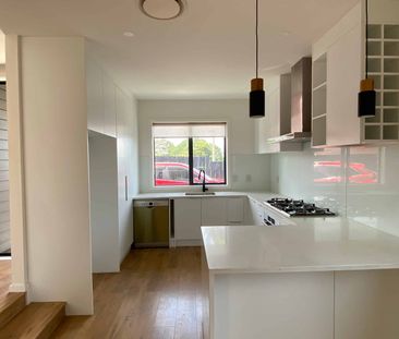 Howick, 3 Bedrooms - Photo 1