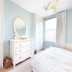 2 bedroom flat in London - Photo 2