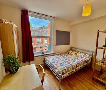 5 Bed Terraced House, Chilwell Street, NG7 - Photo 2