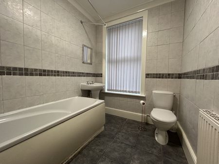 St. Hildas Place, Cross Green, LS9 - Leeds - Photo 3