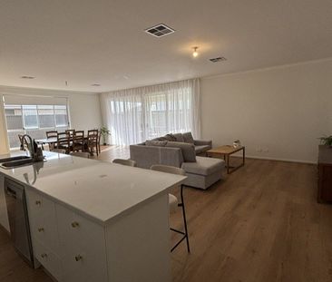 4-bedroom shared house / townhouse, Martin Pde - Photo 1