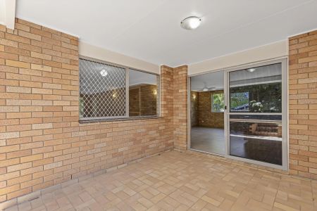 Lowset Family Home in perfect location - Photo 5