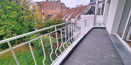Appartement te huur in Ukkel voor € 1.700 met 2 slaapkamers - Photo 3