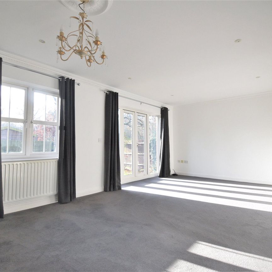 Mountbatten Mews, Camberley Mountbatten Mews, Camberley - Photo 2