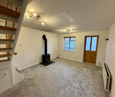 2 bedroom semi-detached house to rent - Photo 2