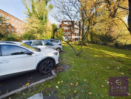 Friern Barnet Lane, Whetstone, - With Garage, N20 - Photo 5