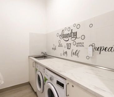 Room in a shared 10-bedroom apartment for rent in Palacio. - Foto 2