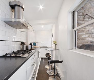 2 bedroom flat to rent - Photo 2