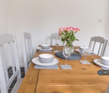 3 bedroom semi-detached house to rent - Photo 6