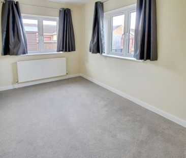 3 bedroom detached bungalow to rent - Photo 3