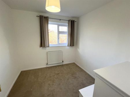 3 bedroom terraced house to rent - Photo 3
