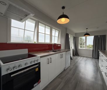 This well-presented 3-bedroom home is perfect for families - Photo 5