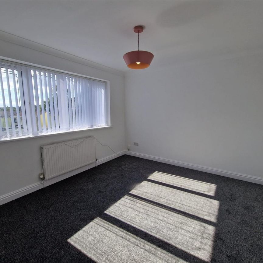 Sweet Briar Lane, West Cross, SA3 5JJ, Swansea - Photo 1