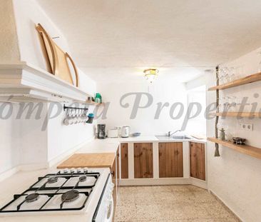 Townhouse in Cómpeta, Inland Andalucia in the mountains - Photo 6