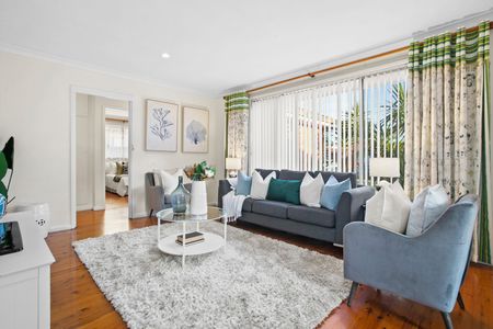 Fantastic 3 Bedroom Home, Great Location, Great Outdoor Entertaining Area! - Photo 5