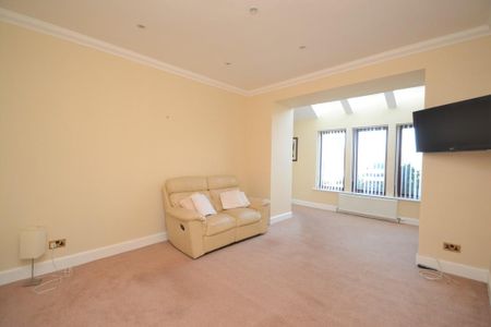 2 bedroom cottage to rent - Photo 2