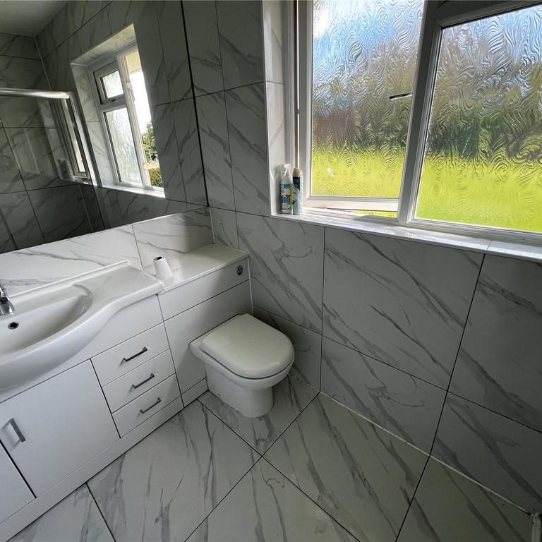 2 bedroom bungalow to rent - Photo 1