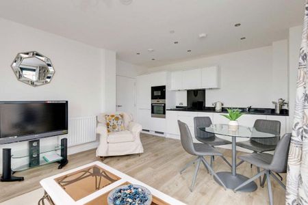 2 bedroom flat to rent - Photo 2