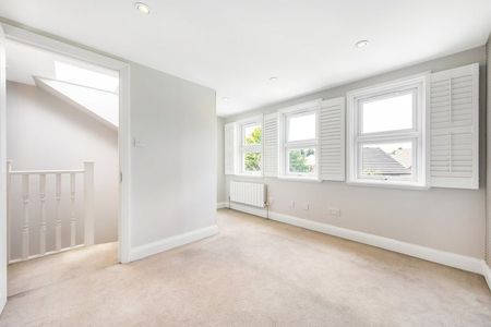 4 Bed Semi-Detached House, Eastbourne Road, TW8 - Photo 3